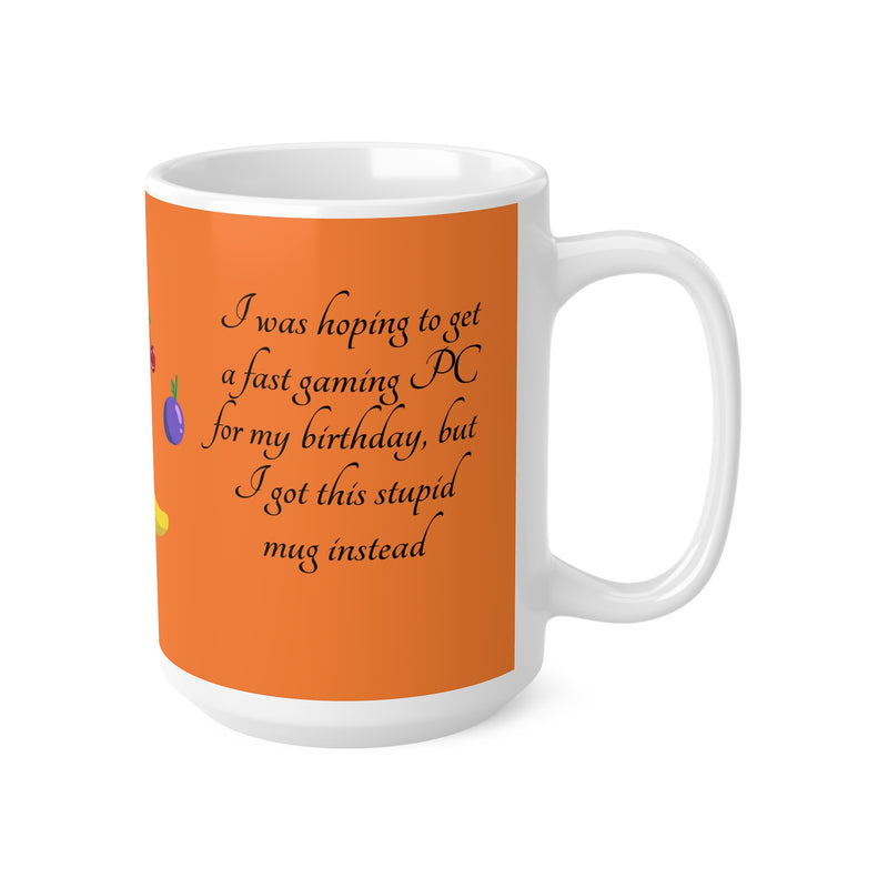 Glänzender 440ml Kaffeebecher mit C-Henkel, verziert mit einer witzigen Notiz zum Geburtstag und leuchtenden Farben.