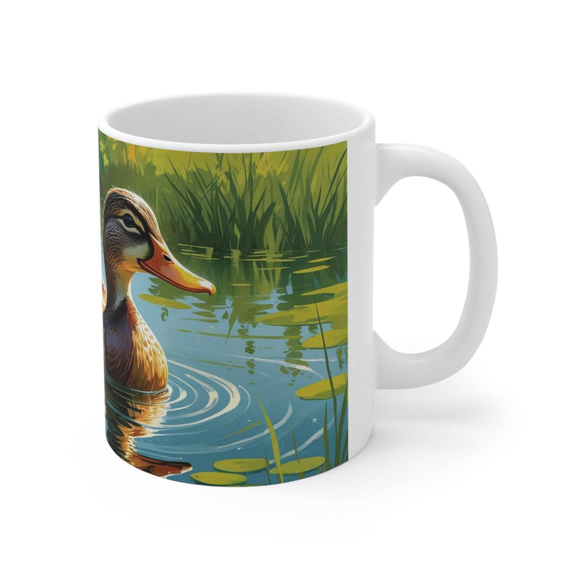 Von der Natur inspirierter 325ml Keramikbecher, verziert mit einer Illustration schwimmender Enten.