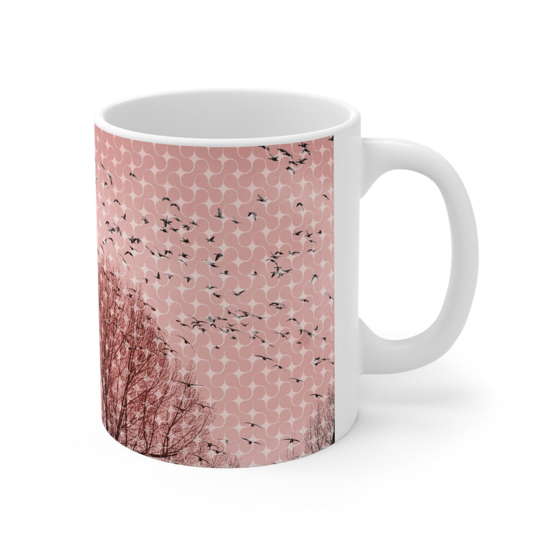 Keramikbecher „Vögel in der Abenddämmerung“ – Kaffeebecher mit rosa Baumsilhouette
