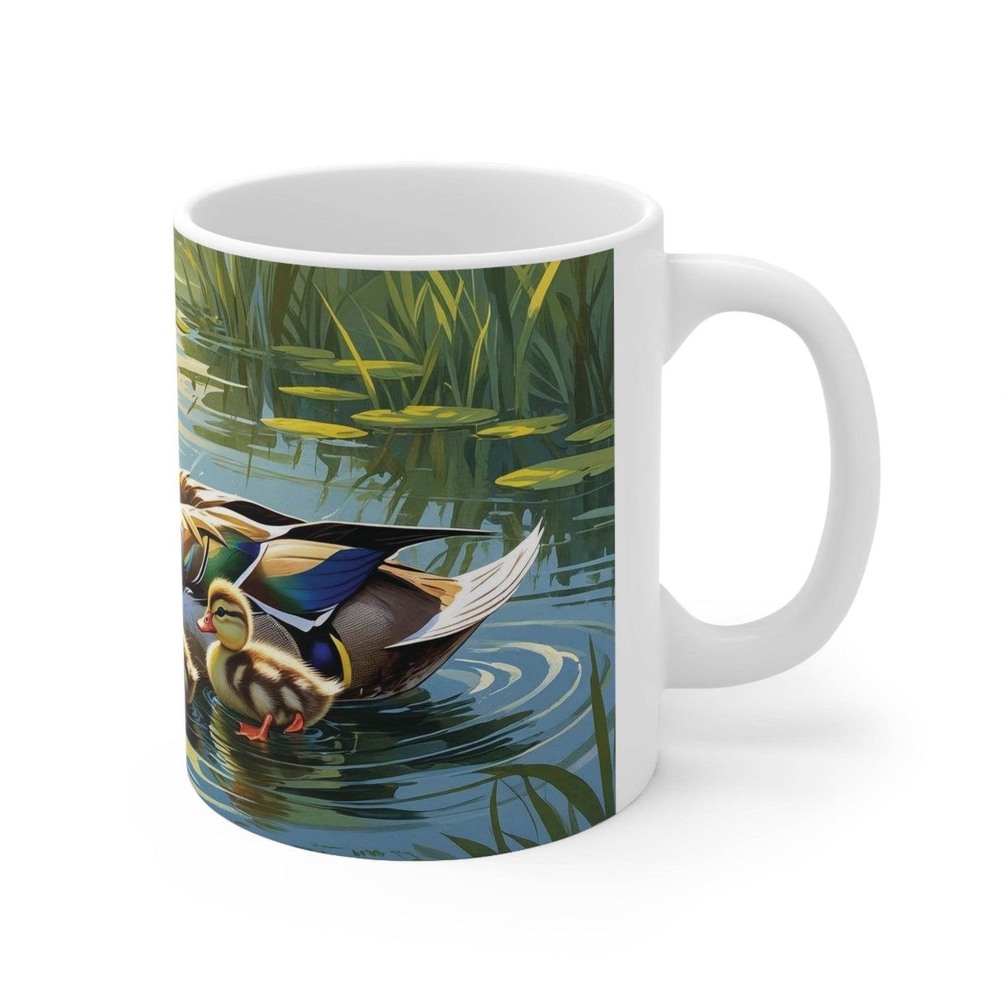 Naturinspirierter 325ml Keramikbecher mit einer Illustration schwimmender Enten.