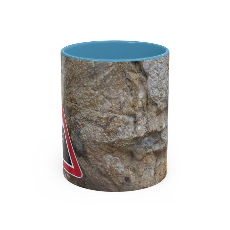 Robuster 325ml felsiger Keramik-Becher mit Achtung Steinschlag Schild, gestaltet mit hellblauem Henkel und hellblauer Innenseite.