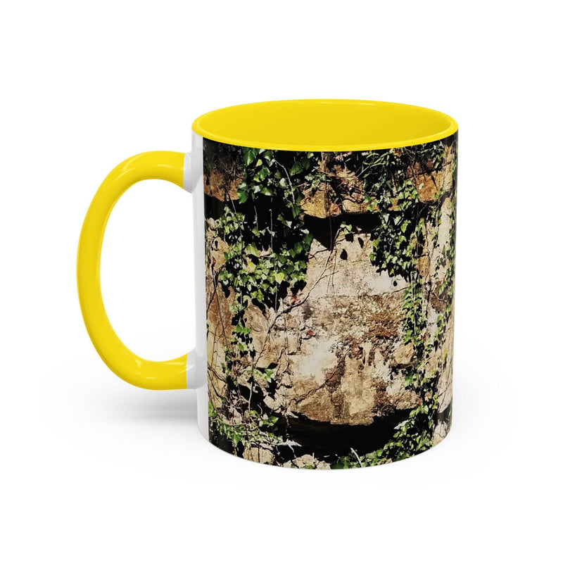 325ml Overgrown Rocks Adventure Kaffeebecher mit gelbem Henkel und gelber Innenseite, perfekt für Naturliebhaber.