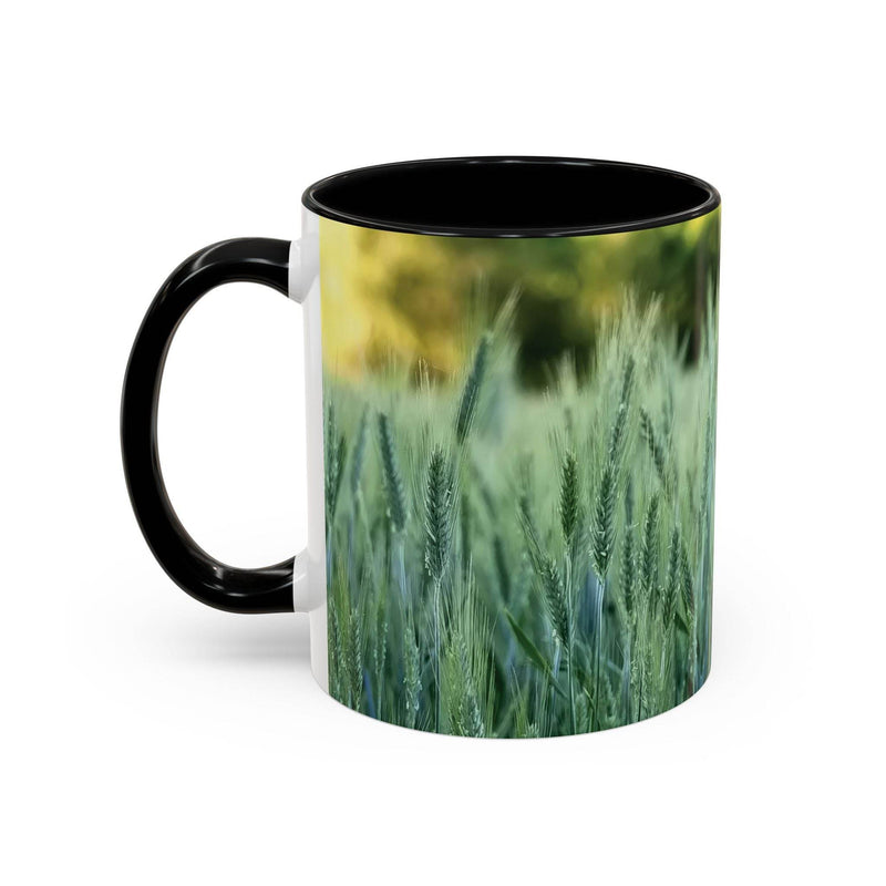Ein 325ml Weizenfeld Keramik-Kaffeebecher mit einem schwarzen Henkel und einer schwarzen Innenseite für einen modernen Look.