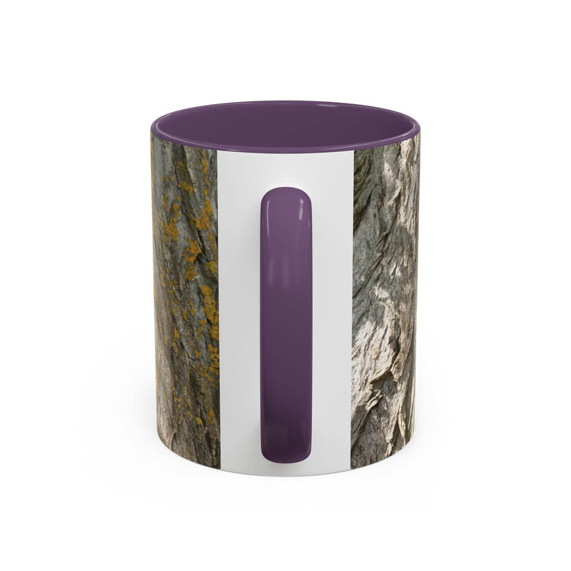 325ml Becher für Naturbegeisterte mit einem urigen Baumstamm-Design sowie einem lila Henkel und lila Innenraum.
