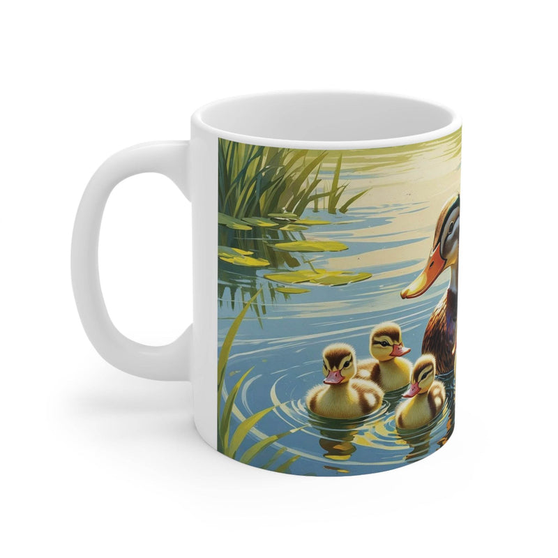 Charmanter 325ml Keramik-Kaffeebecher mit einer schwimmenden Entenmutter mit entzückenden kleinen Küken.