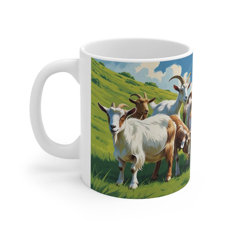 Charmanter 325ml Keramik Kaffeebecher mit einem idyllischen Naturmotiv von friedlich grasenden Ziegen auf der Alm.