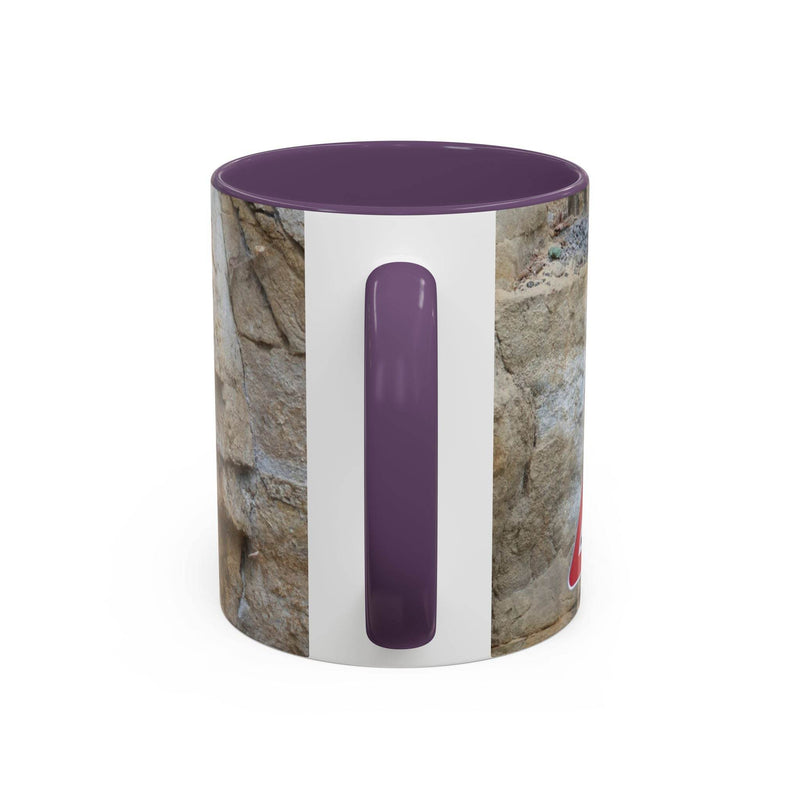 Langlebiger 325ml Bergsteiger Keramik-Becher für Outdoor-Fans, komplett mit einem stabilen lila Henkel und lila Innenseite.