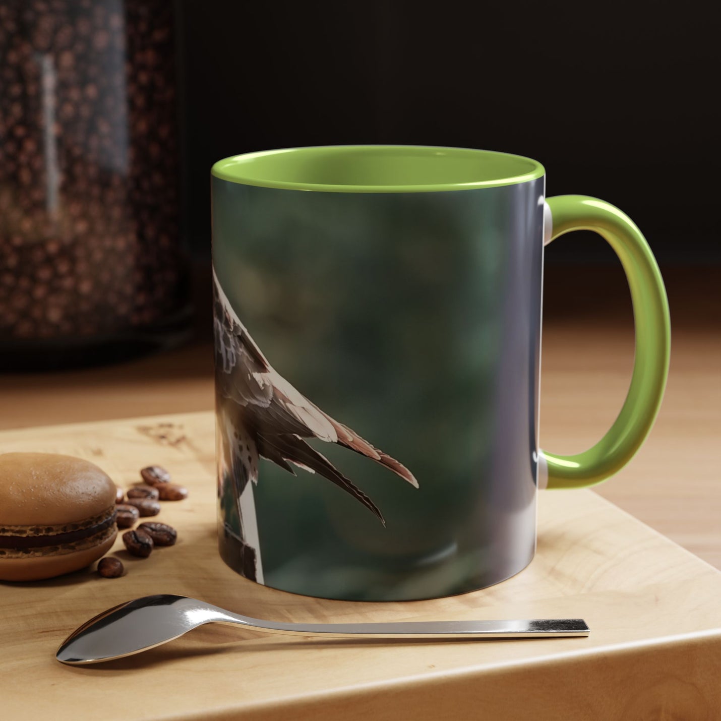 Wildlife Mäusebussard Becher 325ml mit hellgrünem Henkel und Innerem.