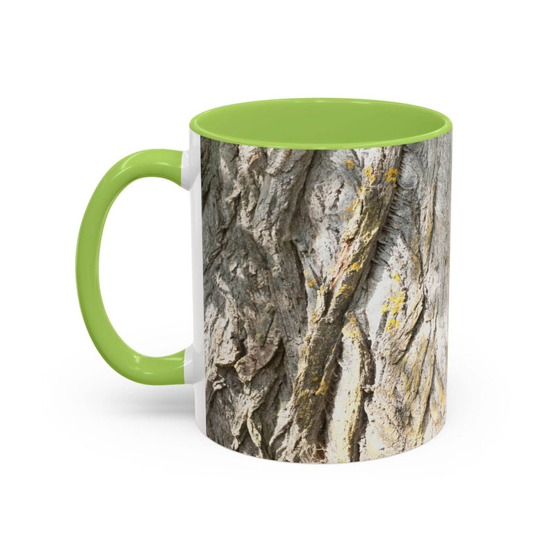 325ml Kaffeebecher mit hellgrünem Henkel und hellgrüner Innenseite, gestaltet im gemütlichen und rustikalen Tree Trunk Design.