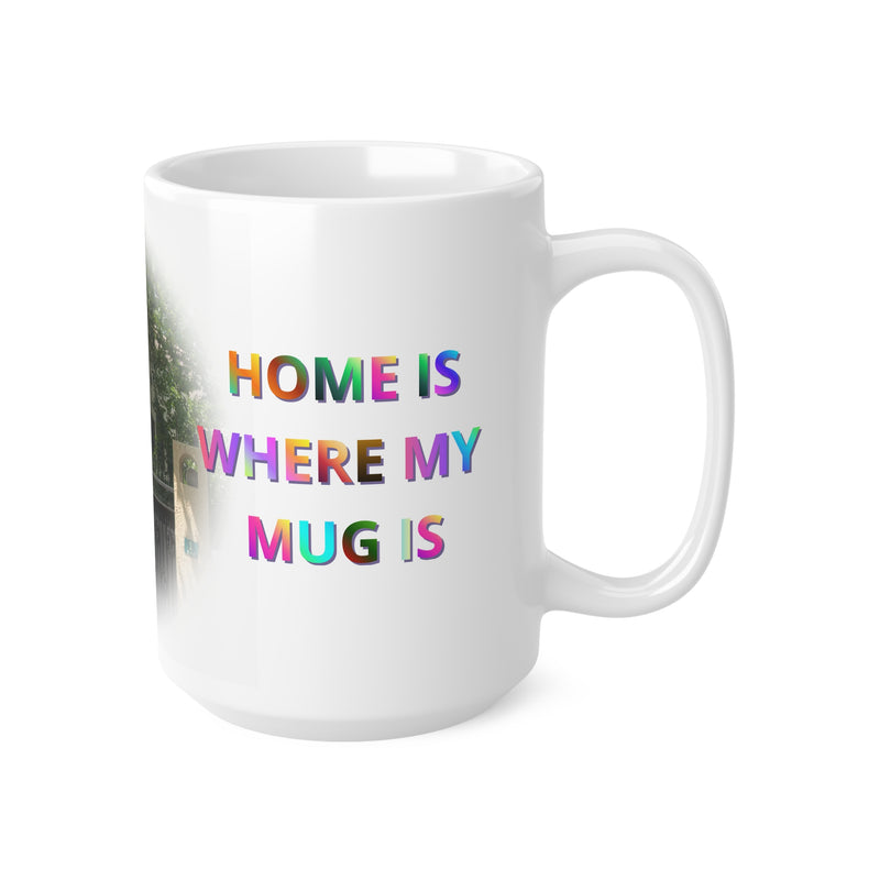 Glänzender 440ml Kaffeebecher aus robustem Keramikmaterial mit einem kreativen Schriftzug-Design für den Schreibtisch.