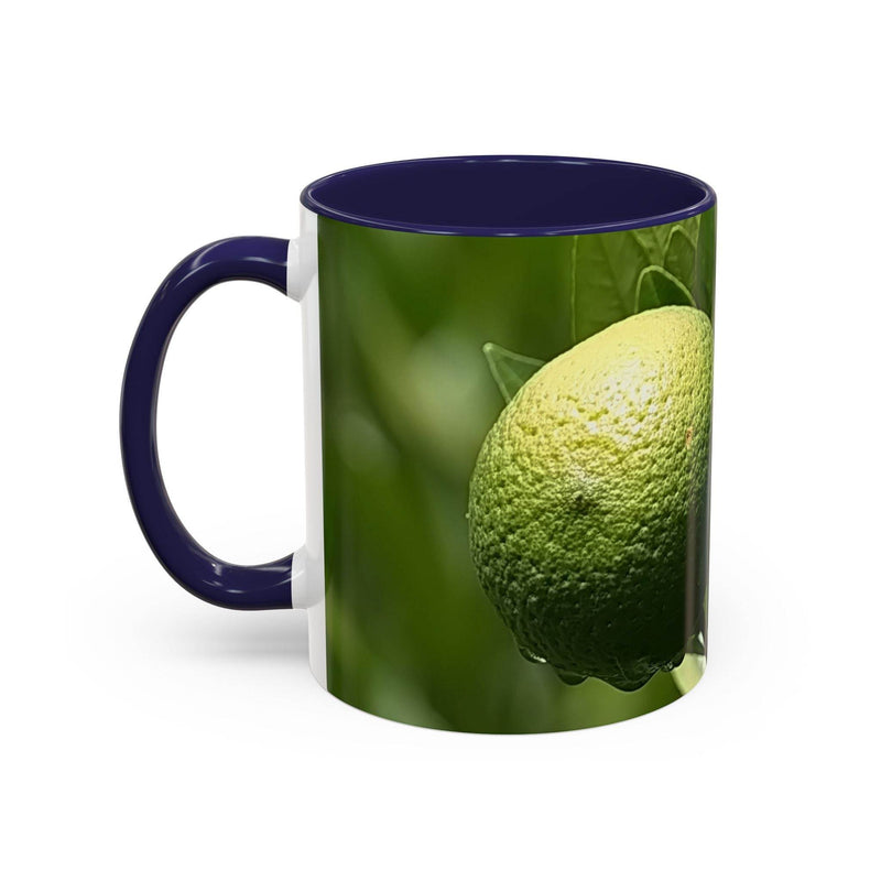 325ml Becher mit buntem Früchte-Design, veredelt durch einen marineblauen Henkel und eine passende marineblaue Innenseite.