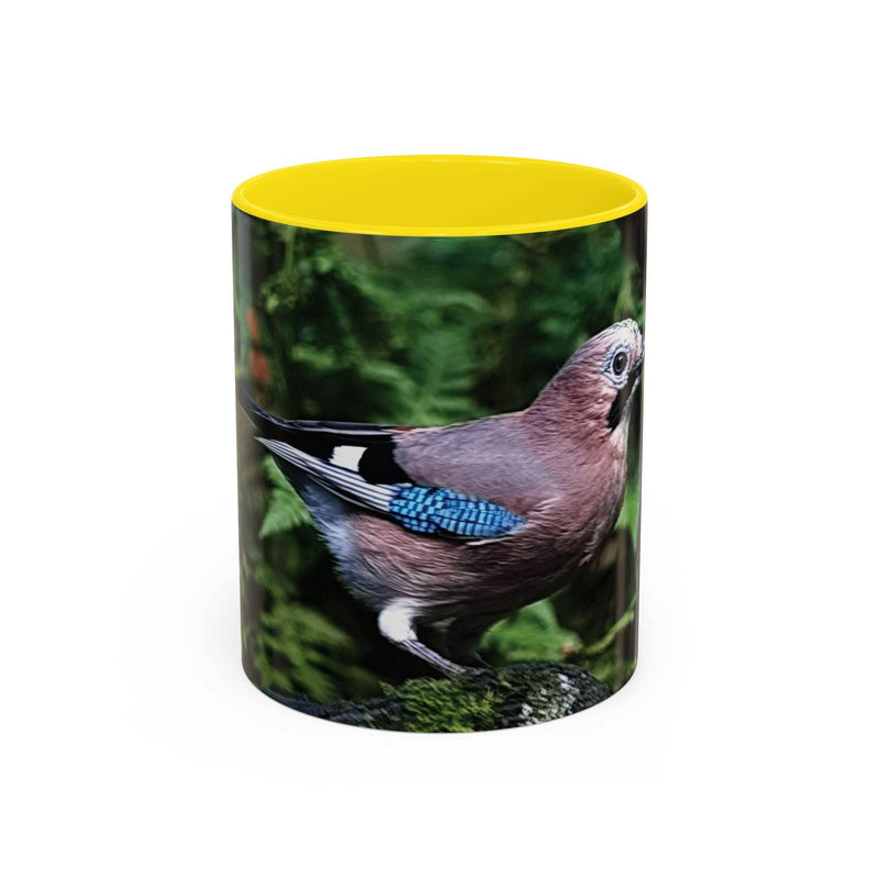 325ml bunter Eichelhäher Becher mit gelbem Henkel und gelber Innenseite.