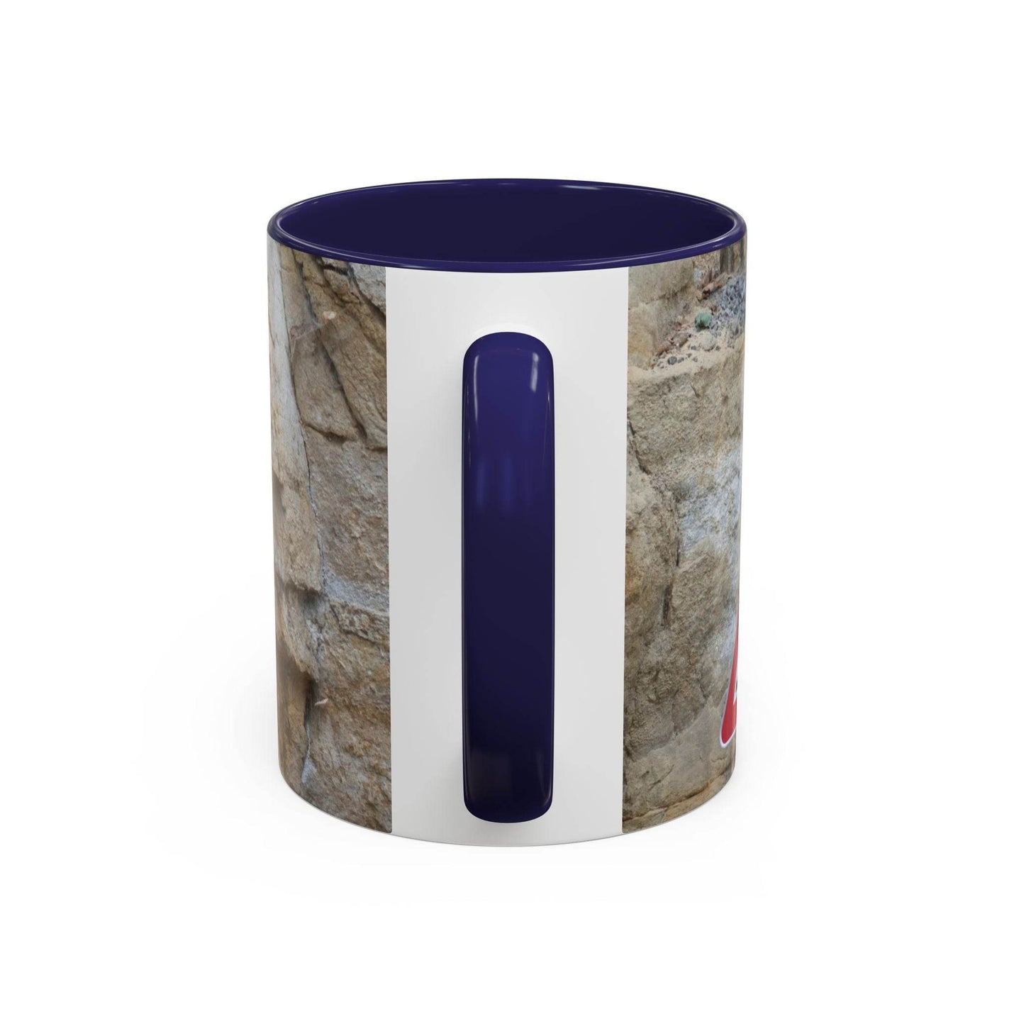 Langlebiger 325ml Bergsteiger Keramik-Becher für Outdoor-Fans, komplett mit einem stabilen marineblauen Henkel und marineblauer Innenseite.