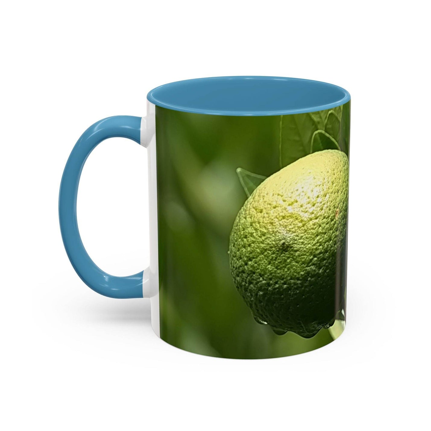 325ml Becher mit buntem Früchte-Design, veredelt durch einen hellblauen Henkel und eine passende hellblaue Innenseite.