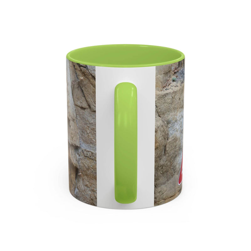 Langlebiger 325ml Bergsteiger Keramik-Becher für Outdoor-Fans, komplett mit einem stabilen hellgrünen Henkel und hellgrüner Innenseite.