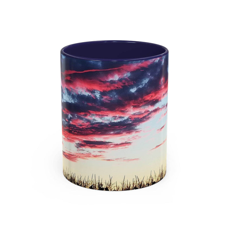 Künstlerischer 325ml Kaffeebecher mit Sonnenuntergangs-Akzent, gestaltet mit einem marineblauen Henkel und marineblauer Innenseite.