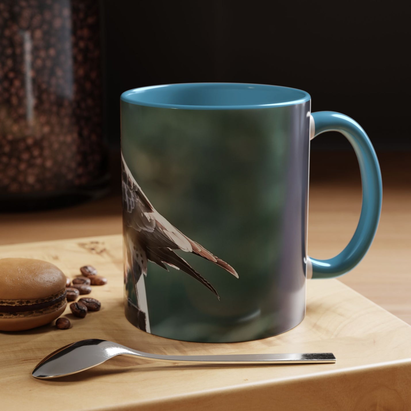 Wildlife Mäusebussard Becher 325ml mit hellblauem Henkel und Innerem.