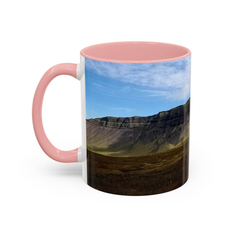 Ein perfektes Geschenk: 325 ml Islandlandschaft Kaffeebecher mit rosa Henkel und rosa Innenseite.